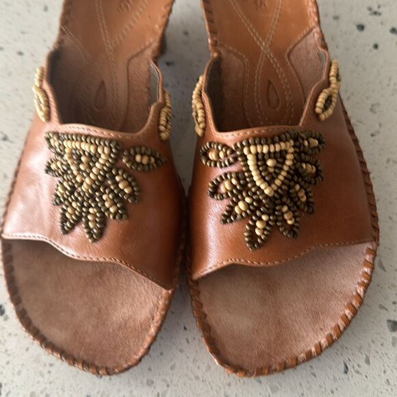 Clarks Artisan Women’s Tan Leather Beaded Boho Wedge Open Toe Sandals Shoes 7.5 - Picture 12 of 15